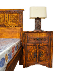 SULEMANI BED WITH 2x SIDE TABLES / 2X LAMPS