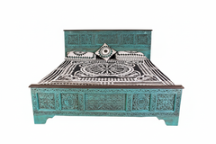 Bed without side tables