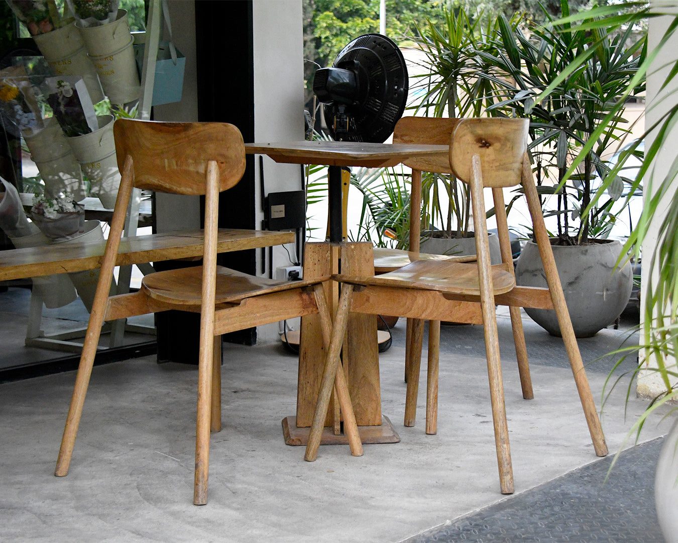 Nordic Dining Table with 4x Chairs